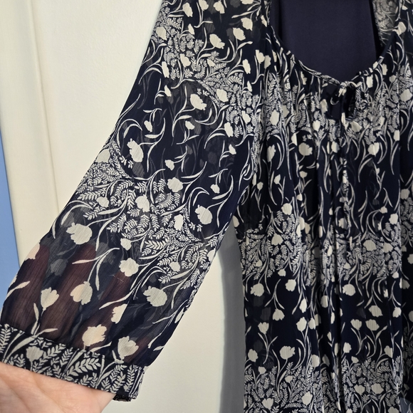 Roz & Ali Navy and Cream Floral Blouse - Size 1X - Picture 3 of 7